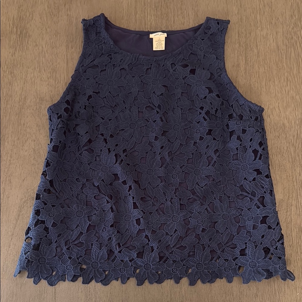 Ultra Pink Size L Blue Tank Top with floral detail